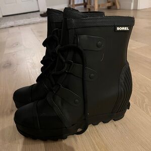 Sorel wedge rain boots